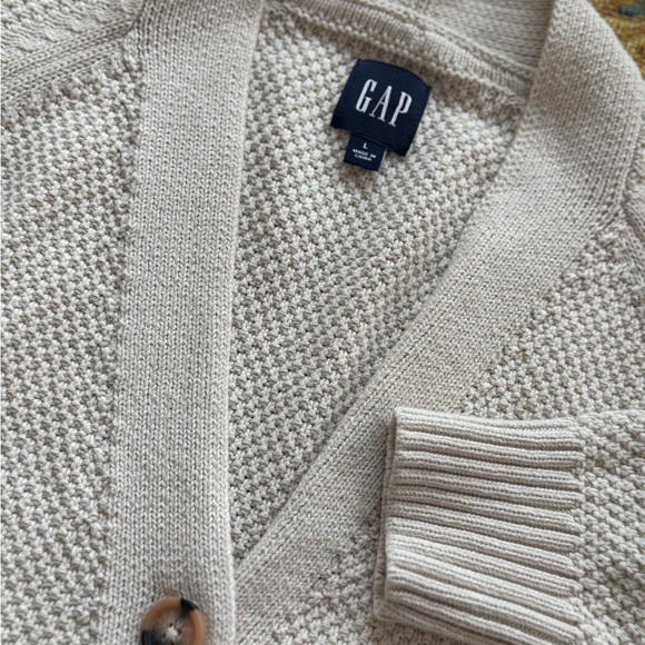 GAP Cream V-Neck Cardigan Sweater - Picture 2 of 3